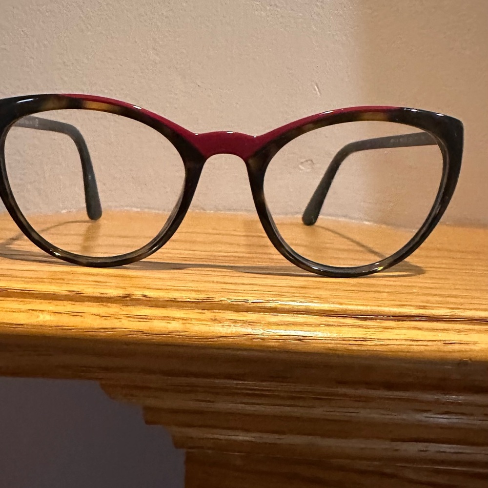 Stylish Red and Black Cat-Eye Glasses